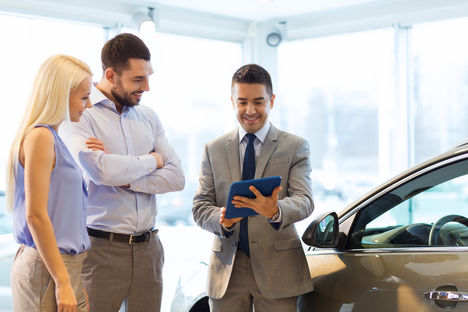 Credit Scores for Leasing Vs. Financing